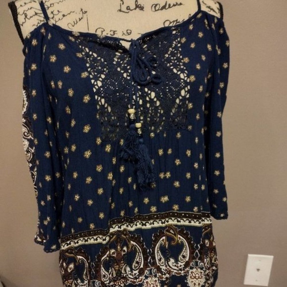 Angie open shoulder Navy Floral Shirt Size Large lace detail bodice